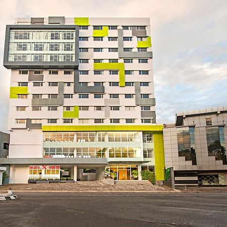 Whiz Prime Hotel Hasanuddin Makassar Dış mekan fotoğraf