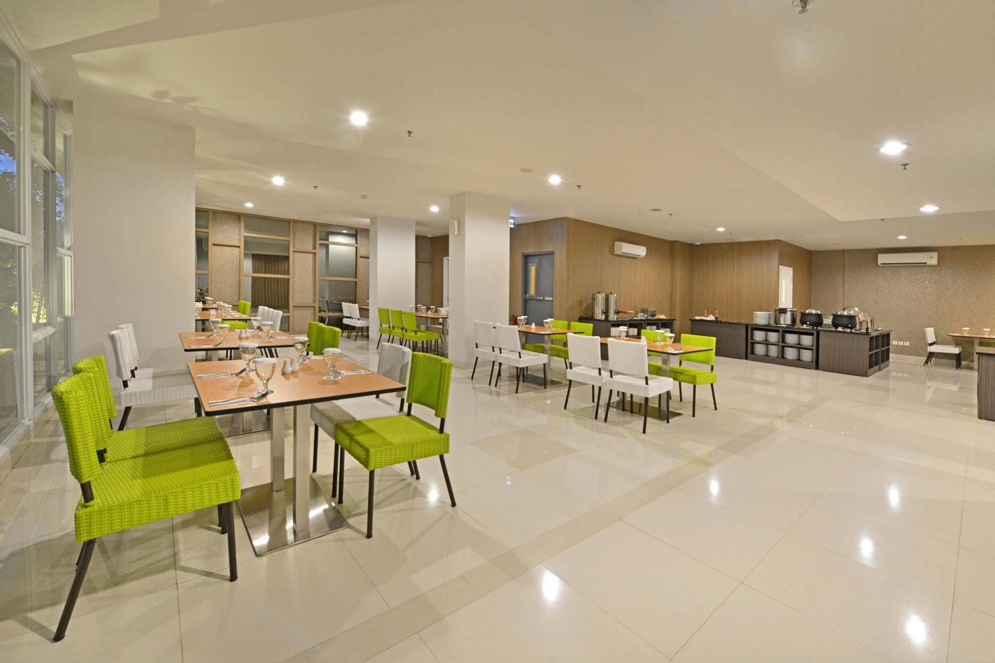 Whiz Prime Hotel Hasanuddin Makassar Dış mekan fotoğraf