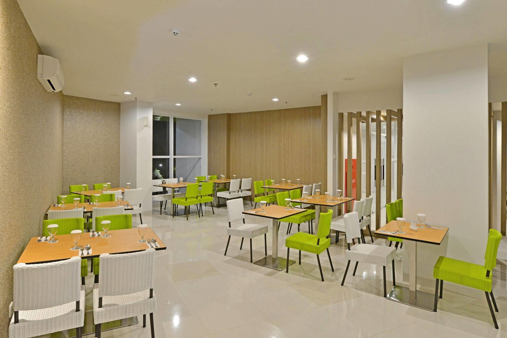 Whiz Prime Hotel Hasanuddin Makassar Dış mekan fotoğraf